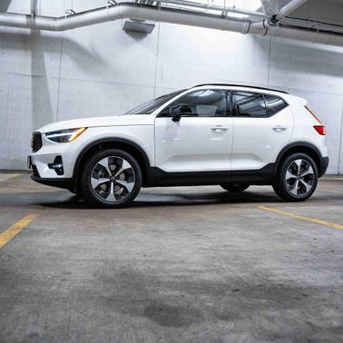 2026 Volvo XC40 B5 Plus
