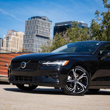 2024 Volvo S60 B5 Core Dark Theme