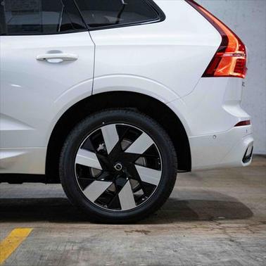2025 Volvo XC60 Plug-In Hybrid T8 Plus