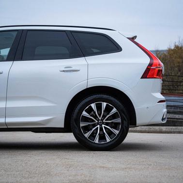 2023 Volvo XC60 Plus Dark Theme