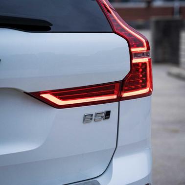 2023 Volvo XC60 Plus Dark Theme