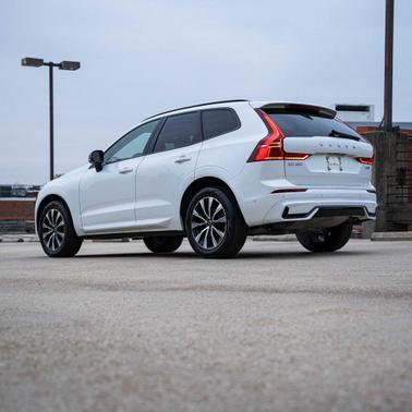 2023 Volvo XC60 Plus Dark Theme