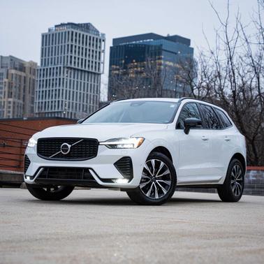 2023 Volvo XC60 Plus Dark Theme