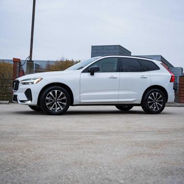 2023 Volvo XC60 Plus Dark Theme