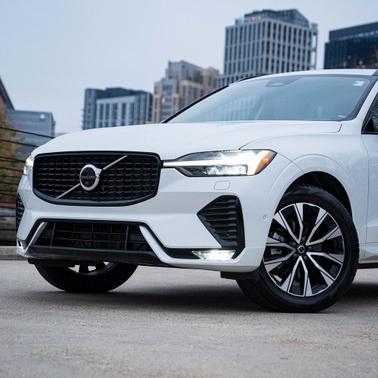 2023 Volvo XC60 Plus Dark Theme