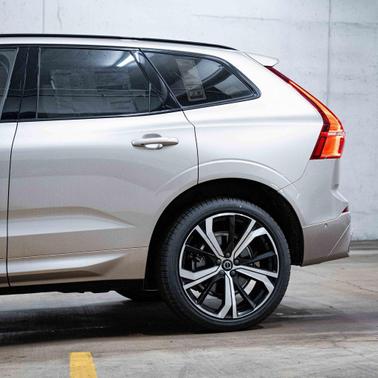 2025 Volvo XC60 Plug-In Hybrid T8 Ultra
