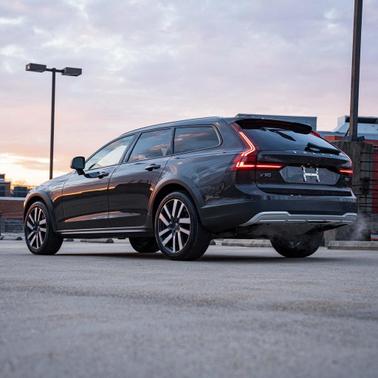 2021 Volvo V90 Cross Country T6