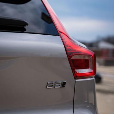 2025 Volvo XC40 B5 Plus Dark Theme