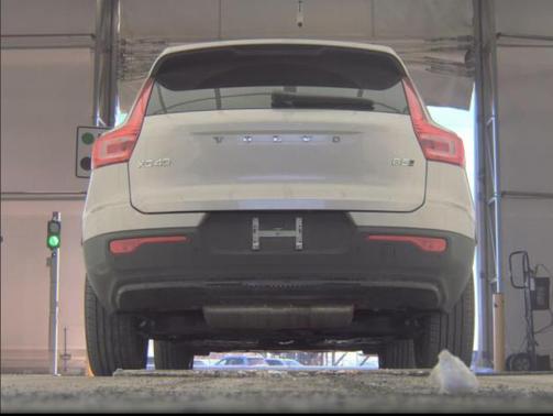 2025 Volvo XC40 B5 Plus Dark Theme