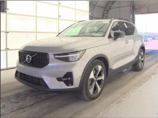 2025 Volvo XC40 B5 Plus Dark Theme