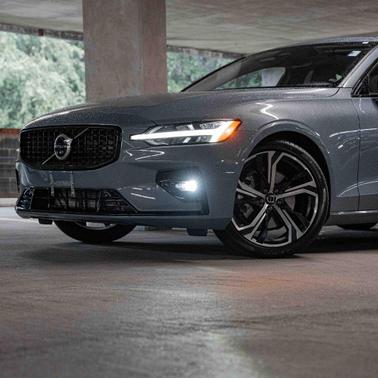 2024 Volvo S60 B5 Core Dark Theme