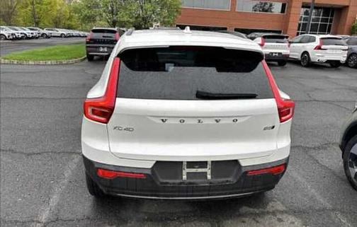 Crystal White 2023 Volvo XC40 Plus