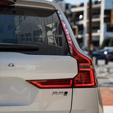 2025 Volvo XC60 B5 Plus