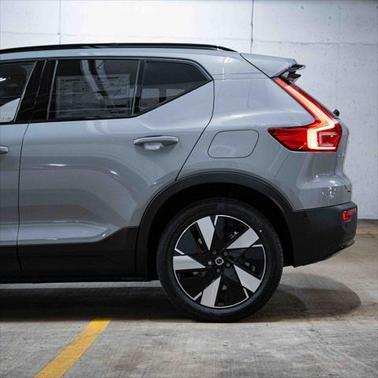 2025 Volvo EX40 Single Motor Extended Range Plus