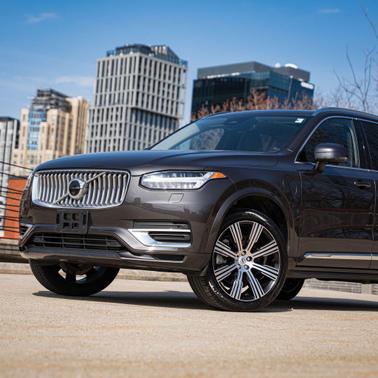 Platinum Grey 2023 Volvo XC90 Plus
