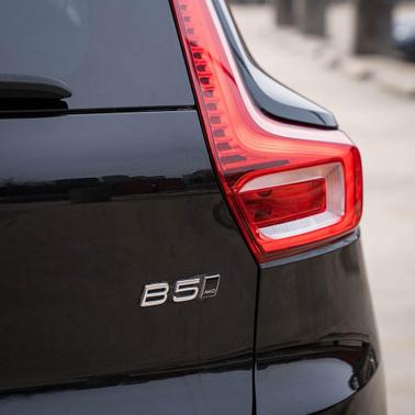 2023 Volvo XC40 B5 Plus Bright Theme