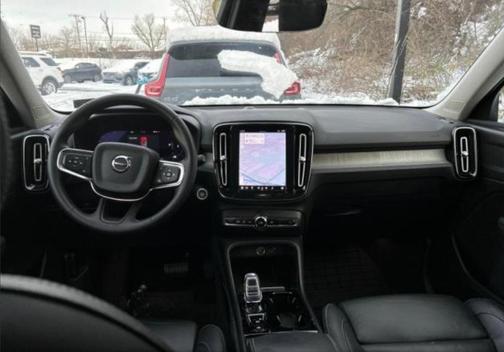 2023 Volvo XC40 B5 Plus Bright Theme