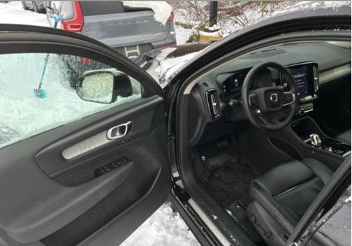 2023 Volvo XC40 B5 Plus Bright Theme