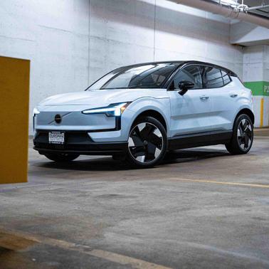 2026 Volvo EX30 Plus Twin Motor Performance, Fully electric