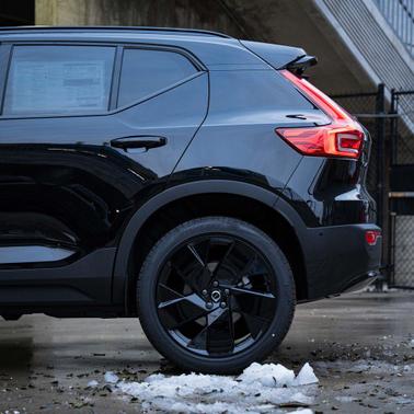 2026 Volvo XC40 Black Edition Ultra, B5 AWD Gas (mild hybrid)