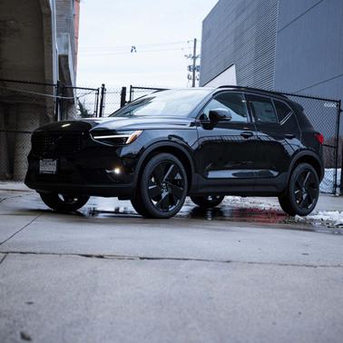 2026 Volvo XC40 Black Edition Ultra, B5 AWD Gas (mild hybrid)