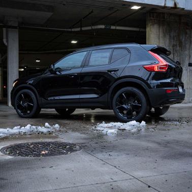 2026 Volvo XC40 Black Edition Ultra, B5 AWD Gas (mild hybrid)