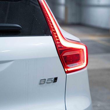 2026 Volvo XC40 Plus, B5 AWD Gas (mild hybrid), Dark