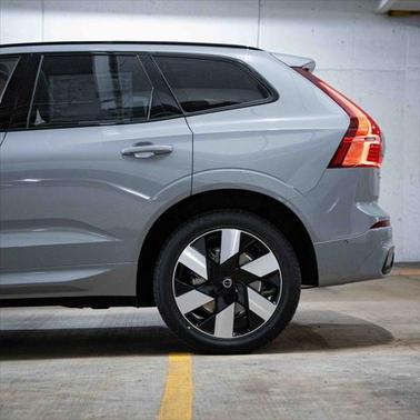2025 Volvo XC60 Plug-In Hybrid T8 Plus