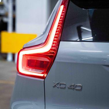 Gray Metallic 2026 Volvo XC40 Ultra, B5 AWD Gas (mild hybrid), Dark