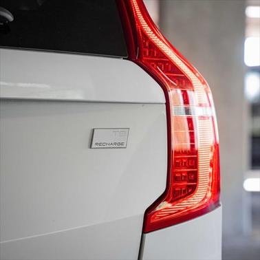 2024 Volvo XC90 Recharge Plug-In Hybrid T8 Ultimate Bright Theme 7-Seater