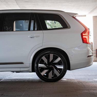 2024 Volvo XC90 Recharge Plug-In Hybrid T8 Ultimate Bright Theme 7-Seater