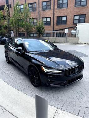 2024 Volvo S60 B5 Plus Black Edition