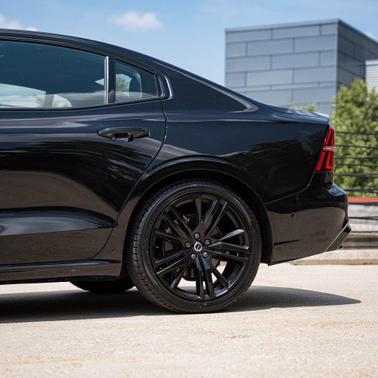 2024 Volvo S60 B5 Plus Black Edition