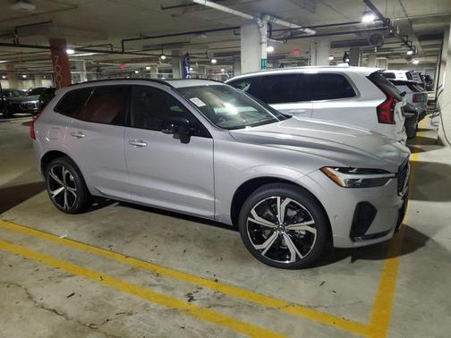 2023 Volvo XC60 B6 Ultimate Dark Theme