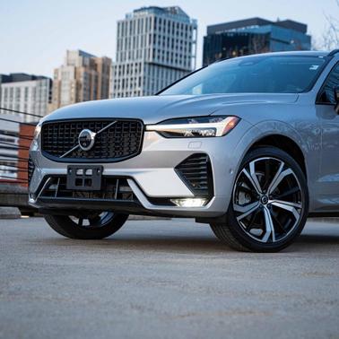 2023 Volvo XC60 B6 Ultimate Dark Theme