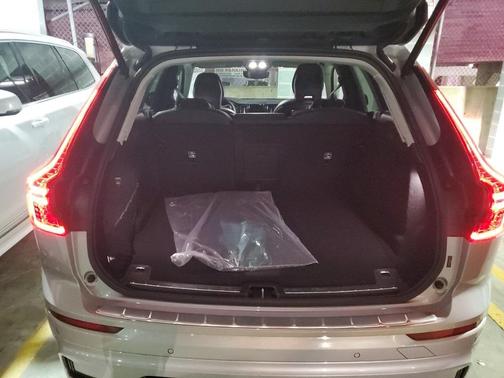 2023 Volvo XC60 B6 Ultimate Dark Theme