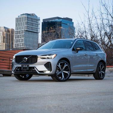 2023 Volvo XC60 B6 Ultimate Dark Theme