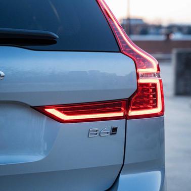 2023 Volvo XC60 B6 Ultimate Dark Theme