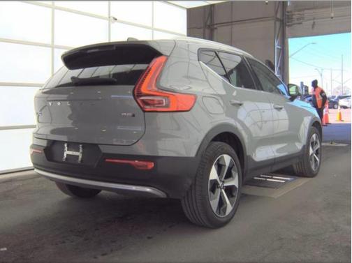 Vapour Grey 2025 Volvo XC40 Plus
