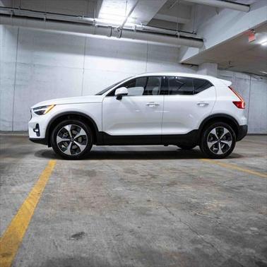 2025 Volvo XC40 B5 Plus Bright Theme
