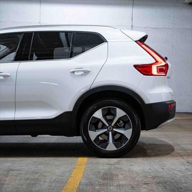 2025 Volvo XC40 B5 Plus Bright Theme