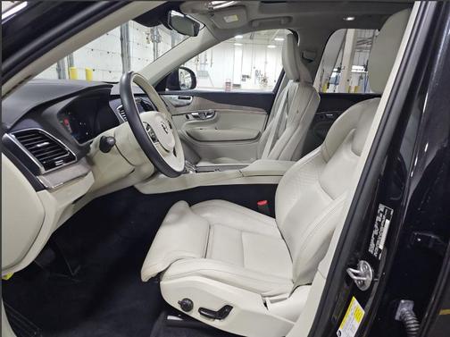 Onyx Black Metallic 2023 Volvo XC90 B6 Ultimate 7-Seater