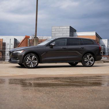 2025 Volvo V60 Cross Country Plus
