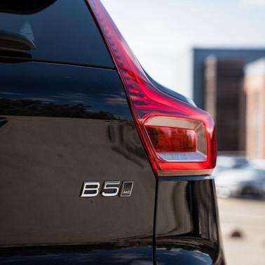 2024 Volvo XC40 B5 Plus Dark Theme