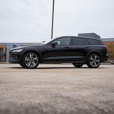 2025 Volvo V60 Cross Country B5 Plus