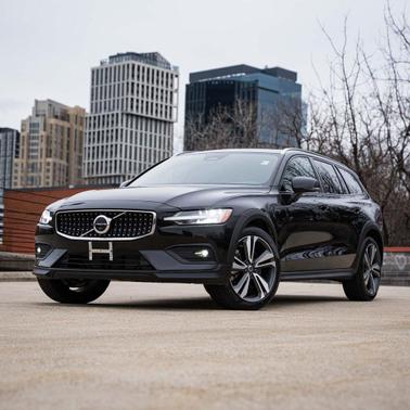2025 Volvo V60 Cross Country B5 Plus