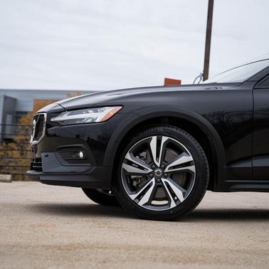 2025 Volvo V60 Cross Country B5 Plus