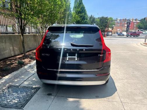 2022 Volvo XC90 T6 Momentum