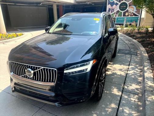2022 Volvo XC90 T6 Momentum