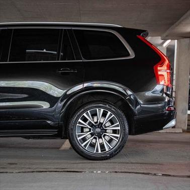 2022 Volvo XC90 T6 Momentum